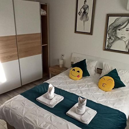 Comfortable Apartment University Square Βουκουρέστι Εξωτερικό φωτογραφία